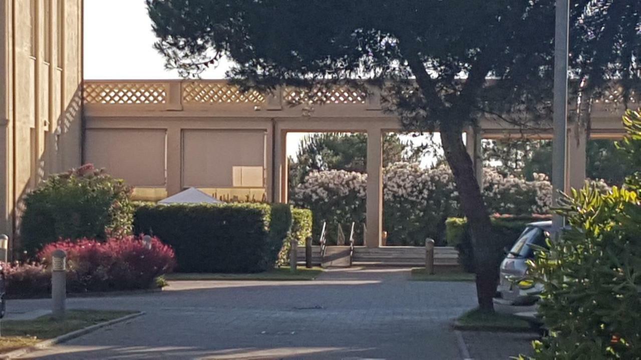 Sea Beach Relax Tirrenia Exterior photo